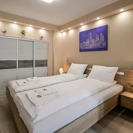 Апартаменти Hr Apartmanhaz Еґер