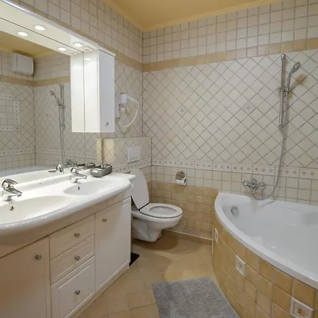 Hr Apartmanhaz Апартаменты Эгер