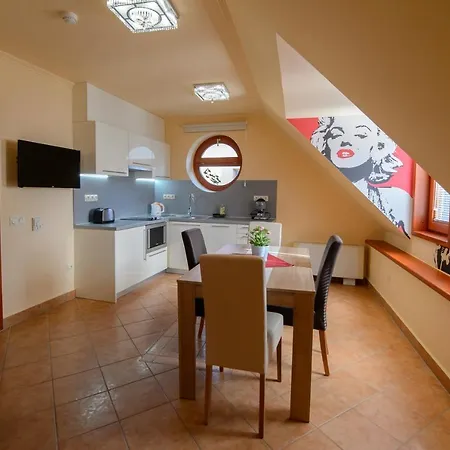 Апартаменты Hr Apartmanhaz *