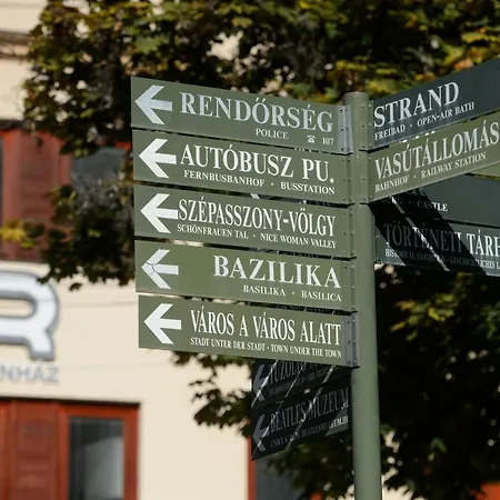 Hr Apartmanhaz * Еґер