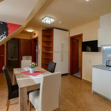 Hr Apartmanhaz Апартаменты Эгер